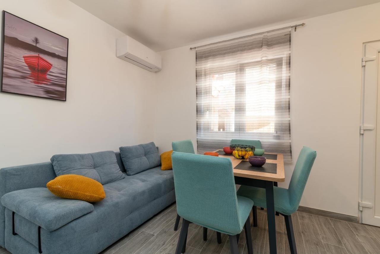Small Private House With A Terrace In Trogir 아파트 외부 사진