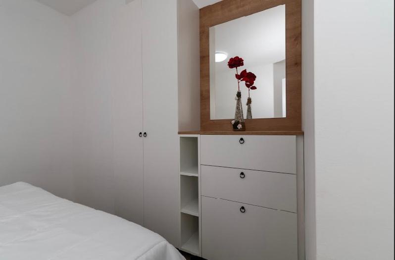 Small Private House With A Terrace In Trogir 아파트 외부 사진