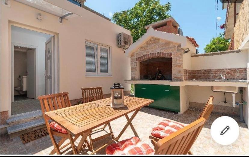 Small Private House With A Terrace In Trogir 아파트 외부 사진